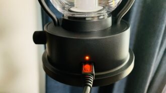 バルミューダのランタンの充電ランプ